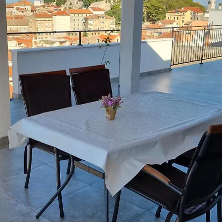 Bebe In Old Town- With Free Parking *