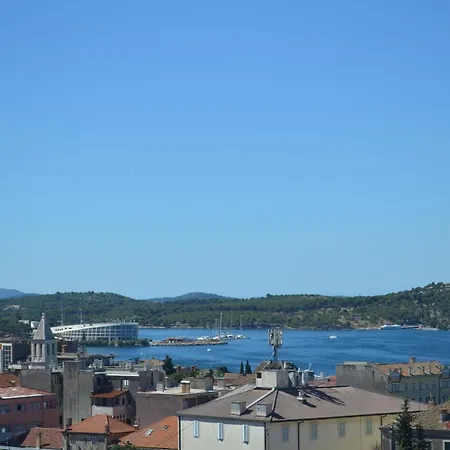 Bebe In Old Town- With Free Parking *