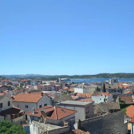 Bebe In Old Town- With Free Parking *