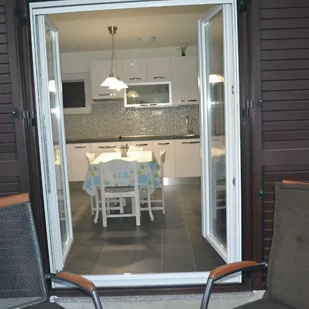 Apartment Bebe In Old Town- With Free Parking