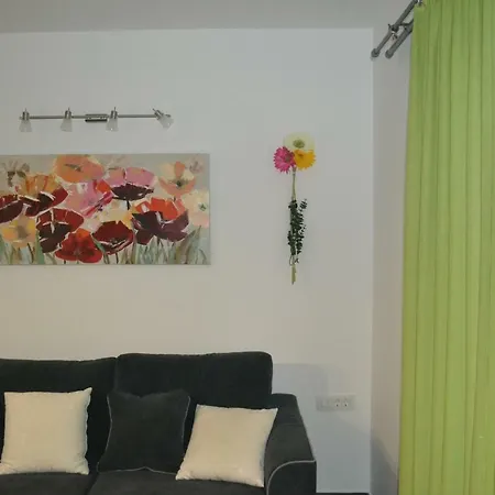 Bebe In Old Town- With Free Parking Apartment *