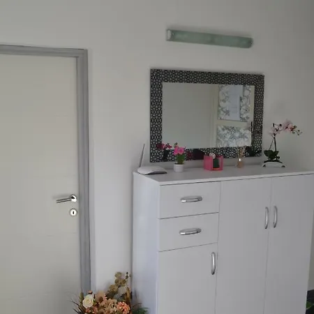 Bebe In Old Town- With Free Parking شيبينيك