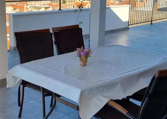 Bebe In Old Town- With Free Parking *