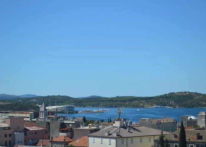 Bebe In Old Town- With Free Parking *