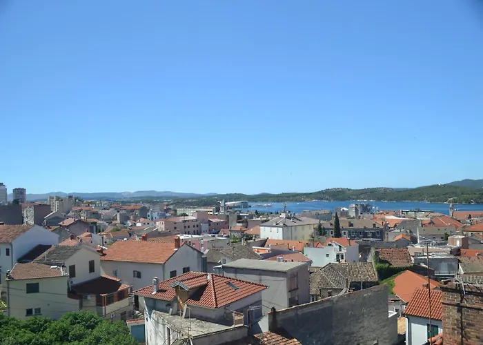 Bebe In Old Town- With Free Parking *